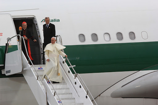 Papa Francisco em sua chegada ao Brasil para a JMJ &#8211; es