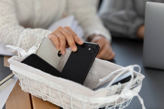 dejar el teléfono móvil o celular