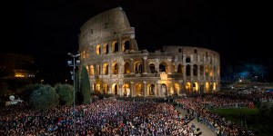Las meditaciones del Via Crucis en el Coliseo con el Papa Francisco