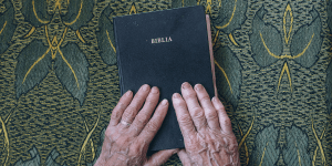 Una bella oración para quien entra en la vejez