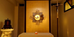 Una detallada Hora Santa para orar sin desperdicio