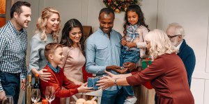 7 regalos de Navidad ideales para personas mayores