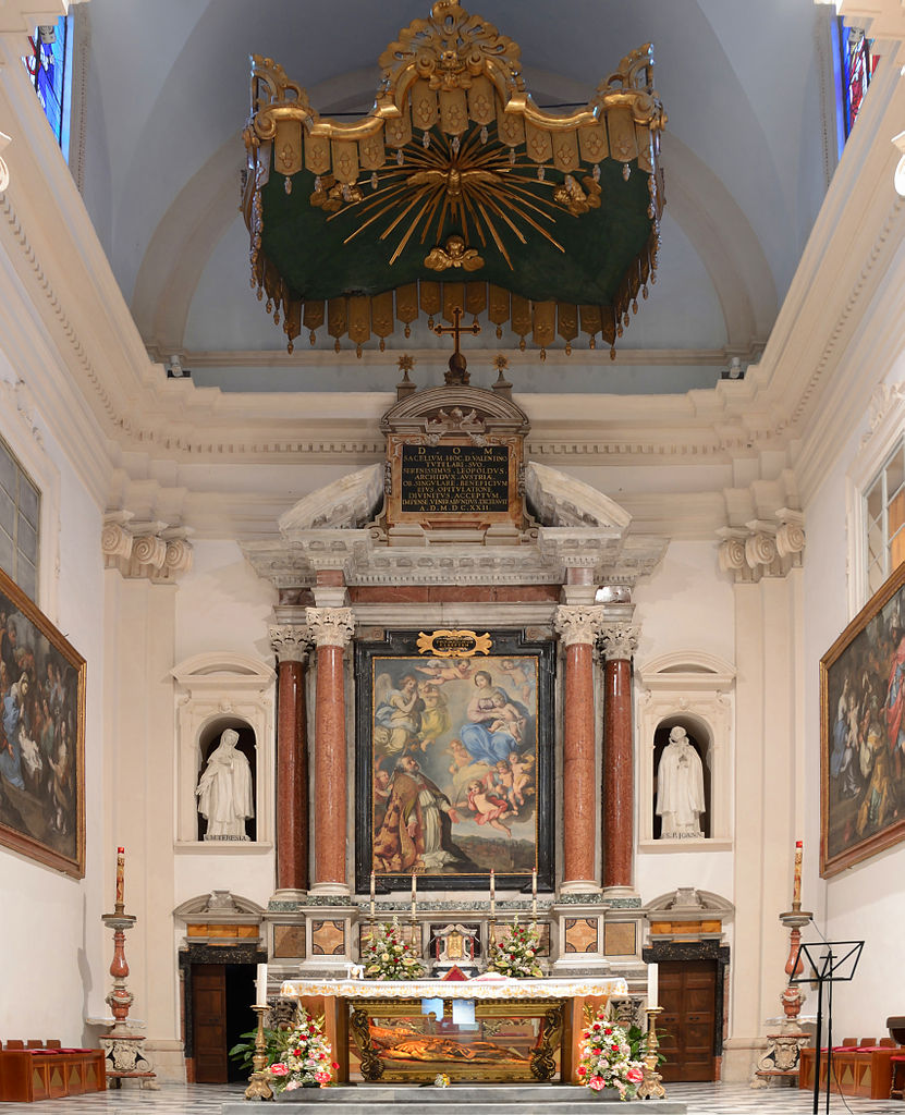 Altar_of_the_Church_of_St._Valentine_in_Terni_with_the_saint&#8217;s_tomb