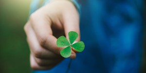 (VIDEO) ¿Por qué asociamos a san Patricio con un trébol?