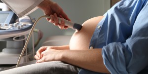Toda mujer ha de poder plantearse dar al bebé en adopción antes que abortar