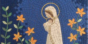 Estos mosaicos son el memorial de una madre a su bebé que murió