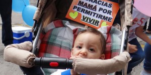 “No tienes derecho de matar a un niño”, le decía su voz interior y rechazó abortar