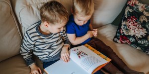 ¿Cómo vivir el Triduo Pascual con los niños? 5 consejos de 5 años con niños en la iglesia