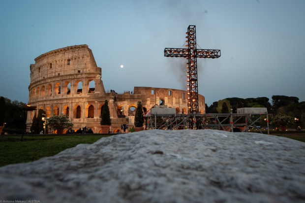 POPE-FRANCIS-VIA-CRUCIS-COLOSSEUM-Antoine-Mekary-ALETEIA