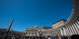 Interceder por las esperanzas, los sufrimientos del mundo y por la paz