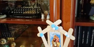Manualidad: construimos una pequeña capilla de la Virgen en casa