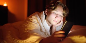 Dormir poco aumenta el riesgo de obesidad en niños y adolescentes