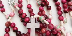 ¿Qué aprendemos con los misterios del santo rosario?