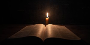 ¿Estaba prohibido leer la Biblia en el pasado?