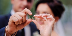 Por qué el anillo de matrimonio va en el dedo anular (ejercicio)