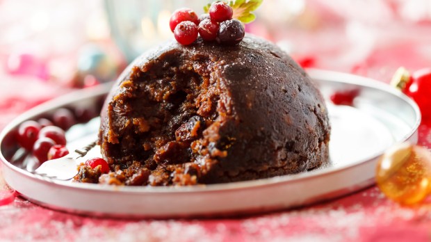 Christmas pudding plum pudding plum duff tipico dolce natalizio inglese dalla forma di zuccotto