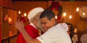 Santa Claus sorprende a un niño sordo