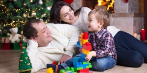 ¿Qué tal si regalamos menos juguetes pero más tiempo y amor?