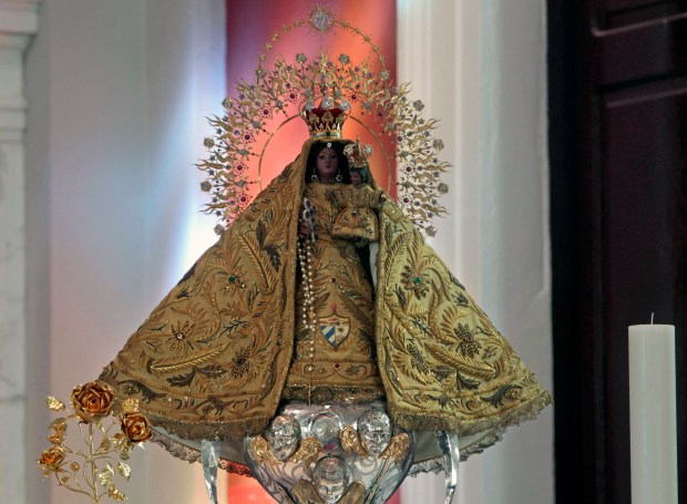 MADONNA A SANTIAGO DE CUBA CON ROSA D'ORO DI BENEDETTO XVI