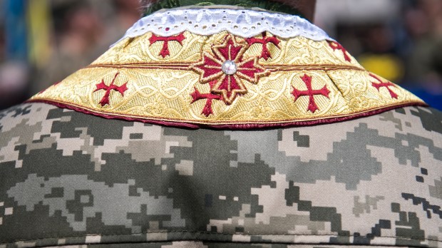 Military chaplain in Ukraine wears stole over uniform