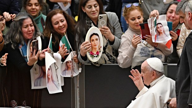 Pope-Francis-blesses-Icons-of-the-Mother-of-Jesus-Mary-at-the-end-of-his-weekly-general-Audience-AFP