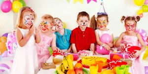 Cumpleaños infantil sin golosinas: hábitos más saludables para los niños