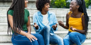 Cómo trabajar la virtud de la discreción en los adolescentes