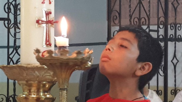 altar boy-serving-at-Mass
