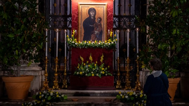 Rosary for Peace in the Holy Land presided over by Cardinal Vicar Angelo De Donatis at Santa Maria Maggiore in front of the icon of the Blessed Virgin Mary Salus Populi Romani