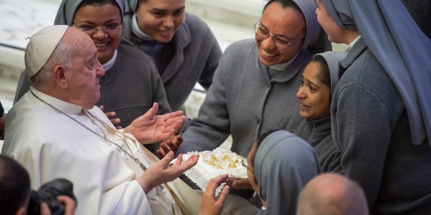 Papa Francisco: el Espíritu Santo «vivifica y rejuvenece a la Iglesia»