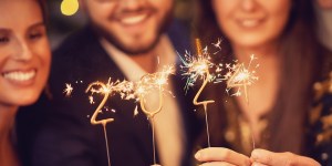 Recibir el año nuevo, ¿qué hacer a media noche?