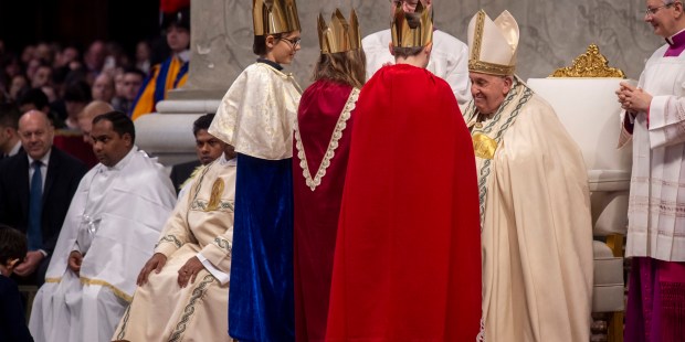 María es «el camino elegido por Dios», dice el Papa