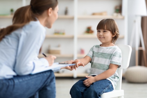 child-whit-child- psychologist