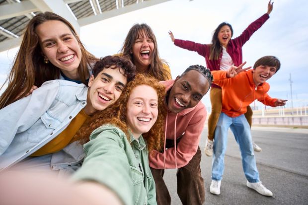 Friends-take-a-selfie
