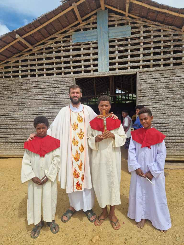 Padre Marin Prado, misionero en papua nueva guinea