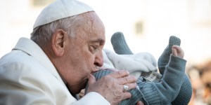 &#8220;Ningún niño es un error&#8221;, dice el Papa en el Ángelus desde Santa Marta