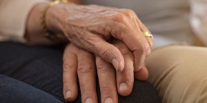 La Iglesia trabaja en combatir el “abuso espiritual” y defender al adulto vulnerable