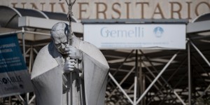¿Quién rodea al Papa Francisco en el Hospital Gemelli?