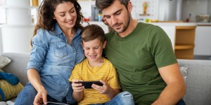 Cómo controlar el uso de redes sociales en los hijos