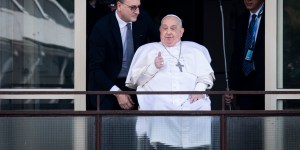 El Papa Francisco finalmente salió del hospital (Resumen)