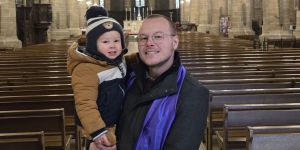 Laurent, a punto de bautizarse, descubrió a Dios al ser papá